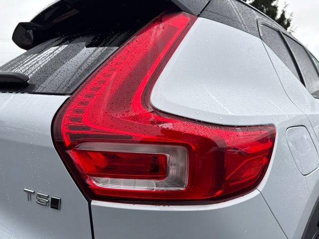 Used 2021 Volvo XC40 T5 R-Design w/ Protection Package Premier AWD/4WD image 13