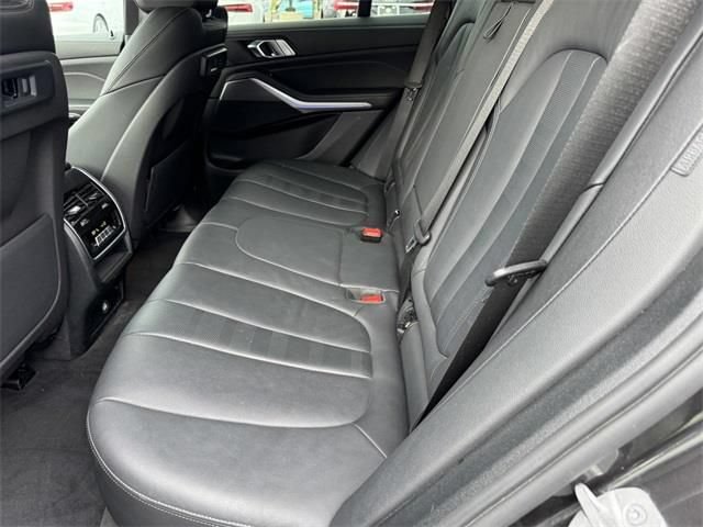 Used 2022 BMW X5 xDrive40i w/ Premium Package AWD/4WD image 12