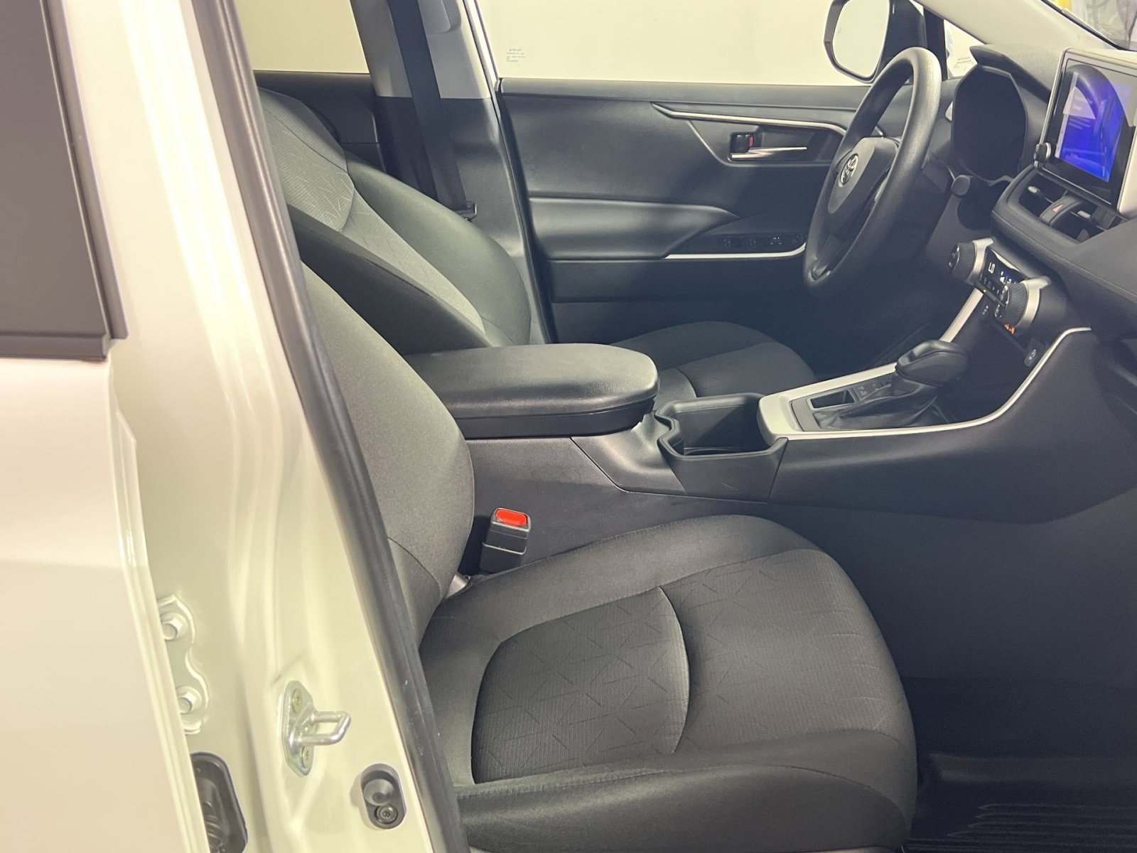 Used 2024 Toyota RAV4 XLE w/ Convenience Package image 20