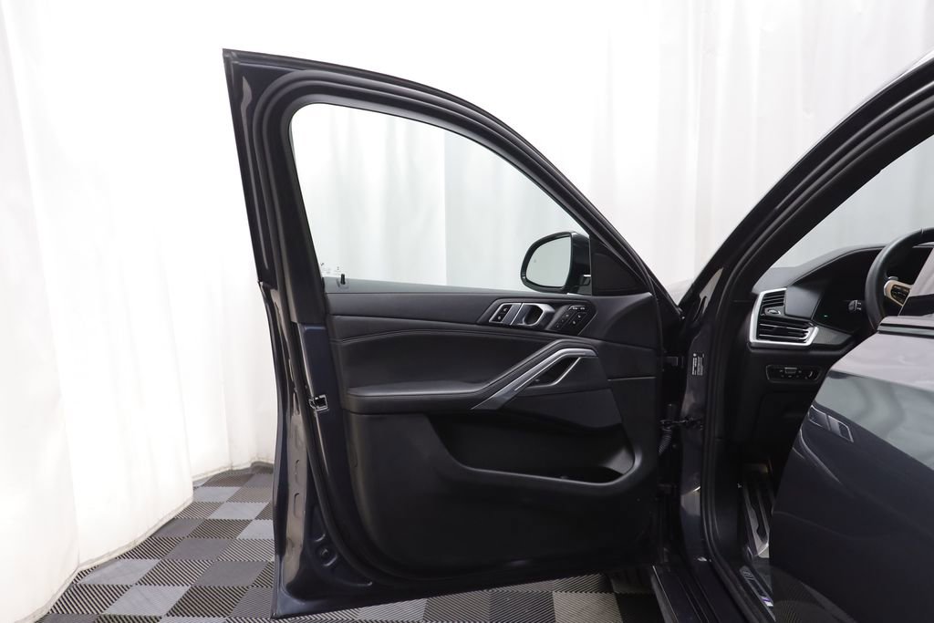 Used 2022 BMW X6 xDrive40i w/ M Sport Package image 4