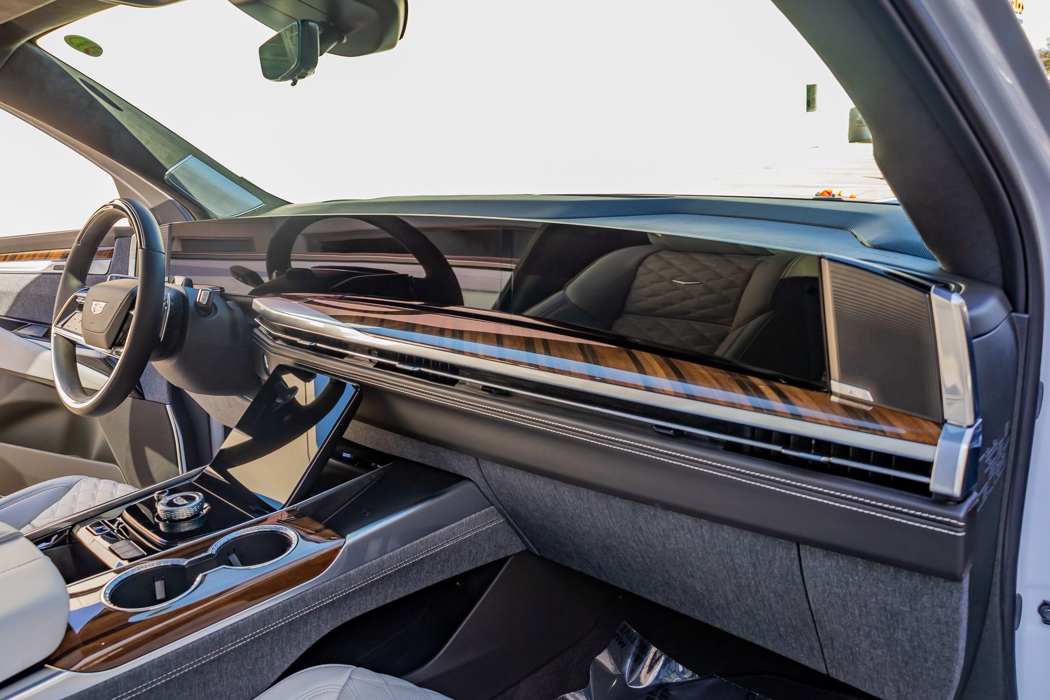 Used 2026 Cadillac Escalade Platinum Sport w/ LPO, ONYX Package image 18