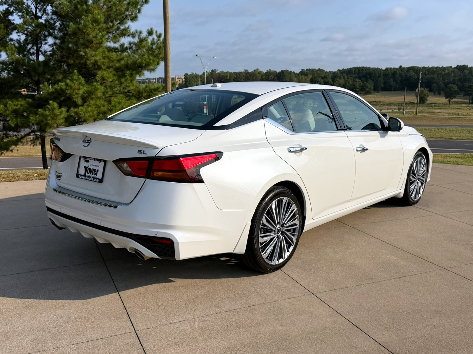 Used 2023 Nissan Altima 2.5 SL FWD image 6