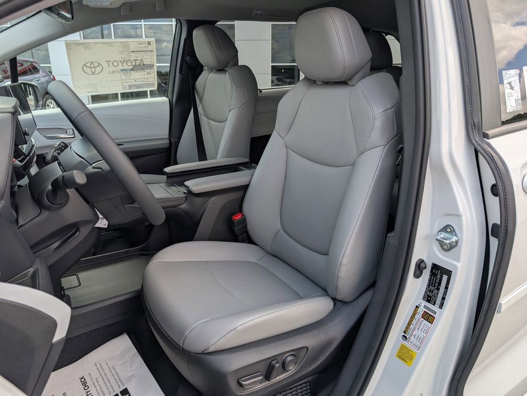 New 2026 Toyota Sienna XLE FWD image 11