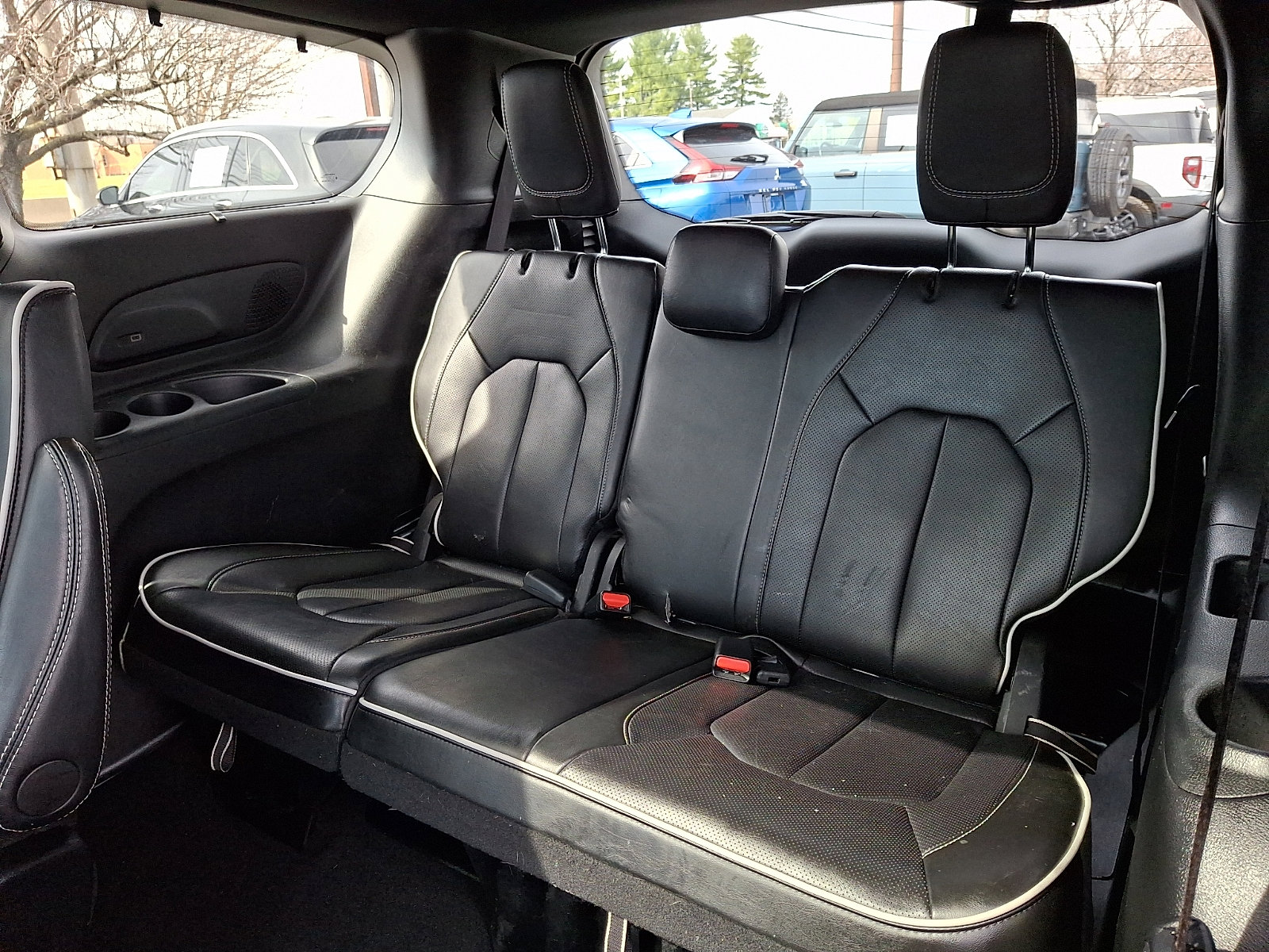 Used 2025 Chrysler Pacifica Limited FWD image 11