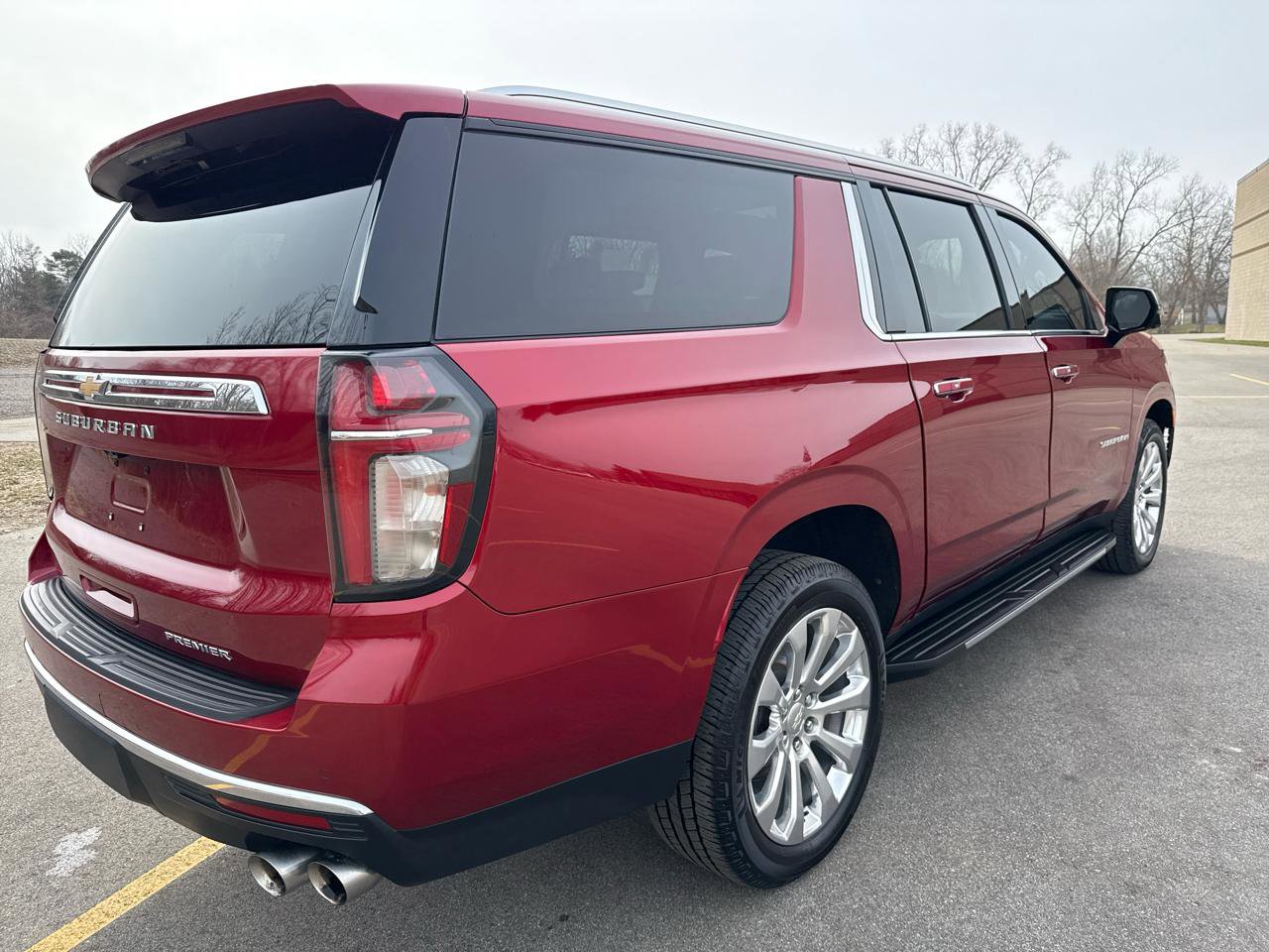 Used 2021 Chevrolet Suburban Premier w/ Premium Package image 5
