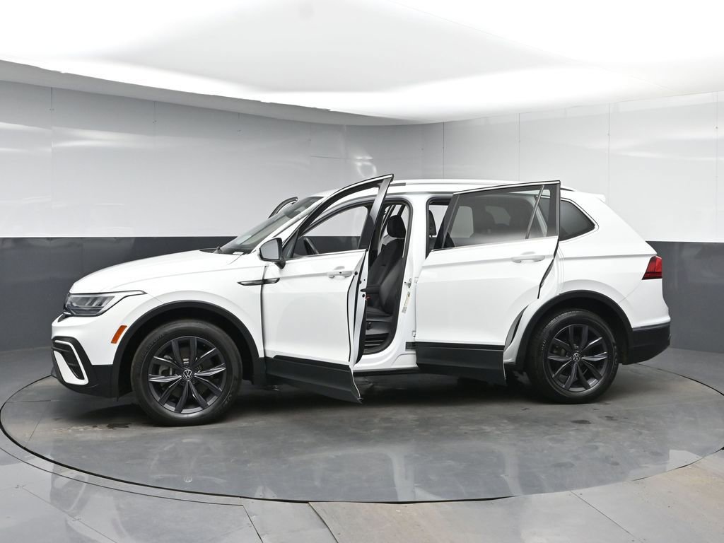 Used 2022 Volkswagen Tiguan SE w/ Panoramic Sunroof Package FWD image 42