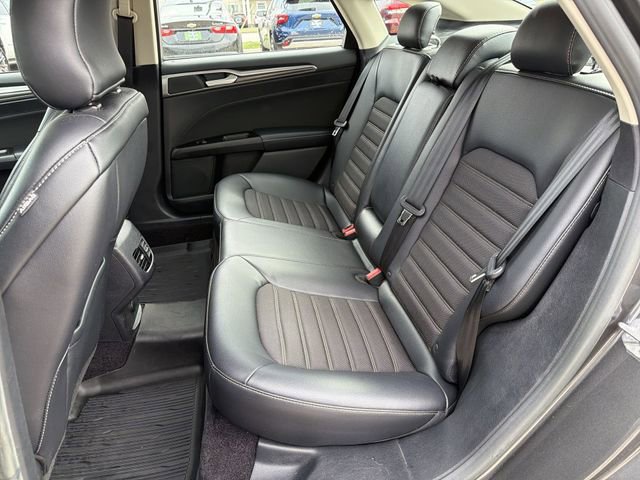 Used 2017 Ford Fusion SE w/ Equipment Group 201A image 24