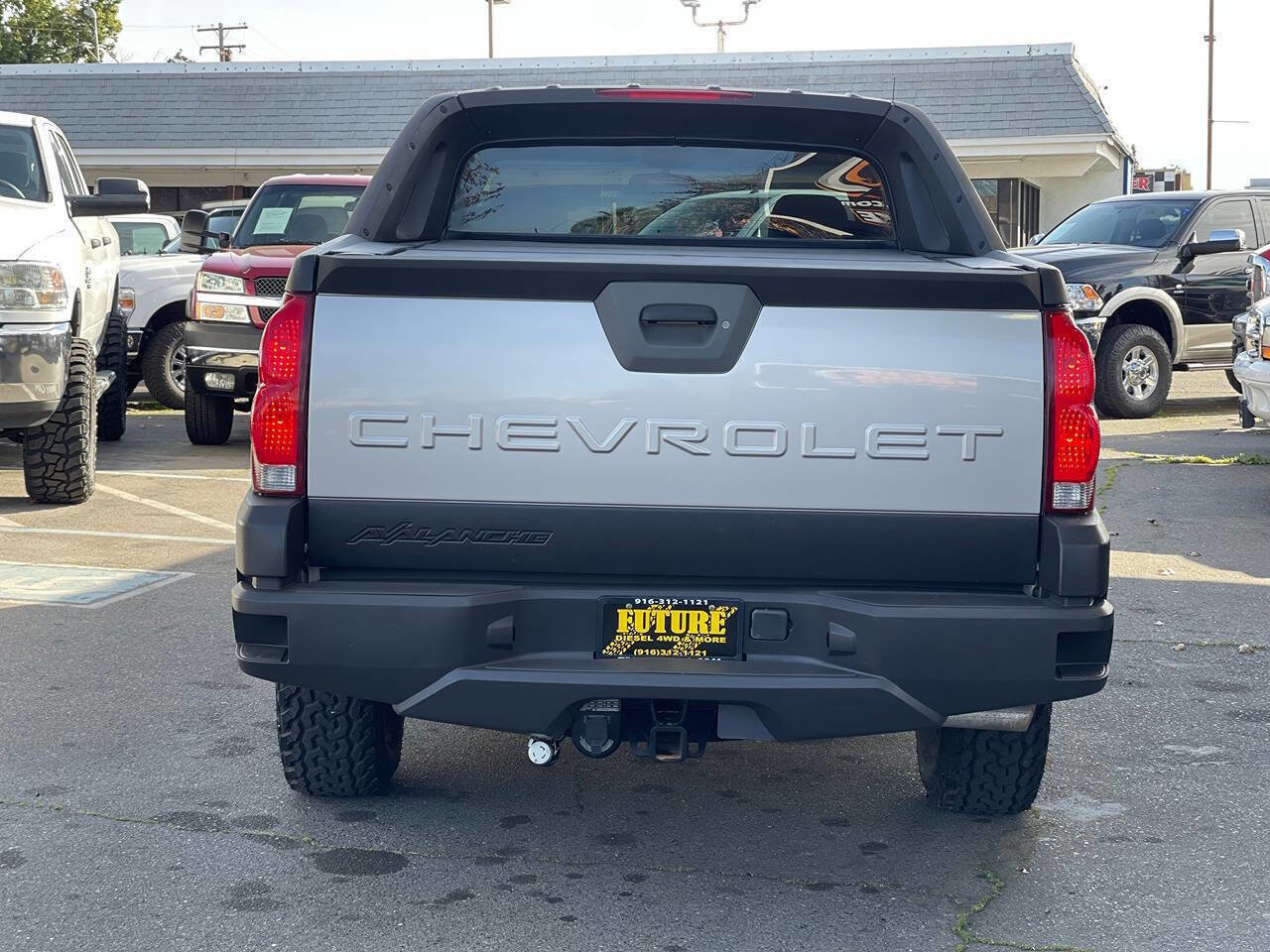 Used 2005 Chevrolet Avalanche 2500 LS w/ Onstar Plus Package image 5