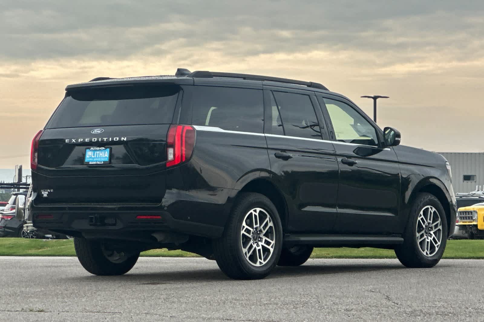 Certified 2025 Ford Expedition Active AWD/4WD image 2