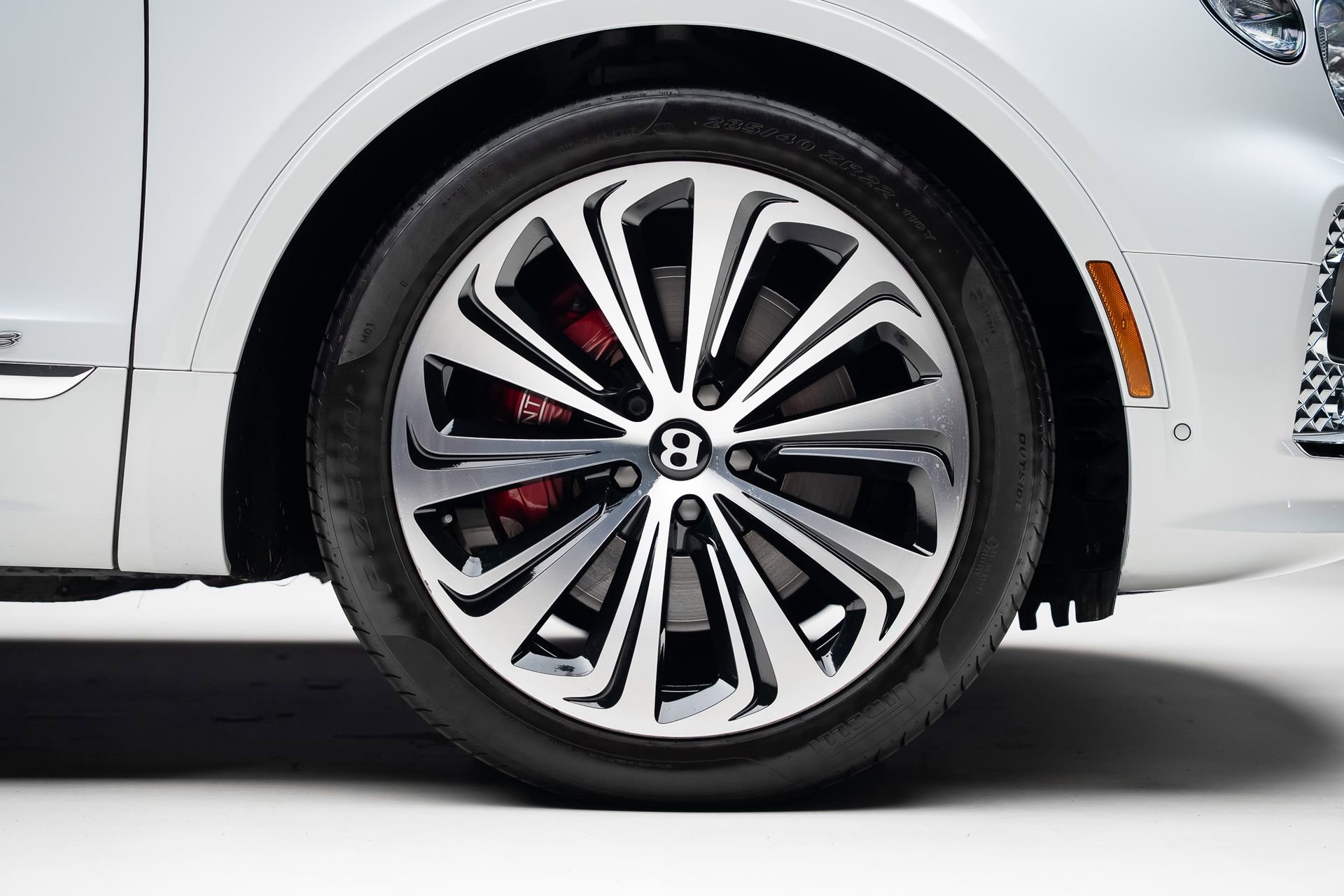 Used 2021 Bentley Bentayga AWD/4WD image 40