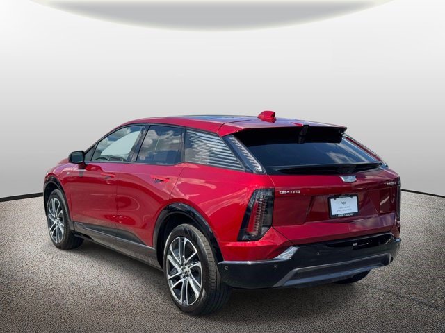 Certified 2025 Cadillac Optiq Sport 2 w/ LPO, Floor Liner Package AWD/4WD image 25