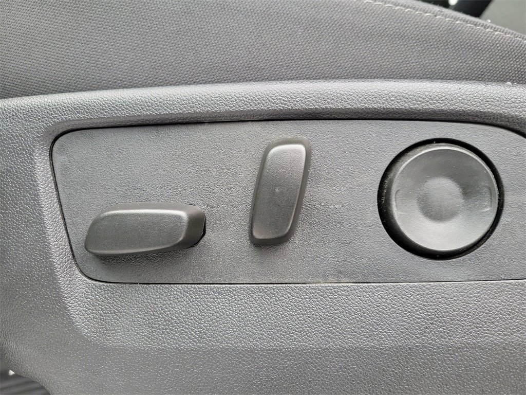 Used 2025 Chevrolet Silverado 1500 LT image 18