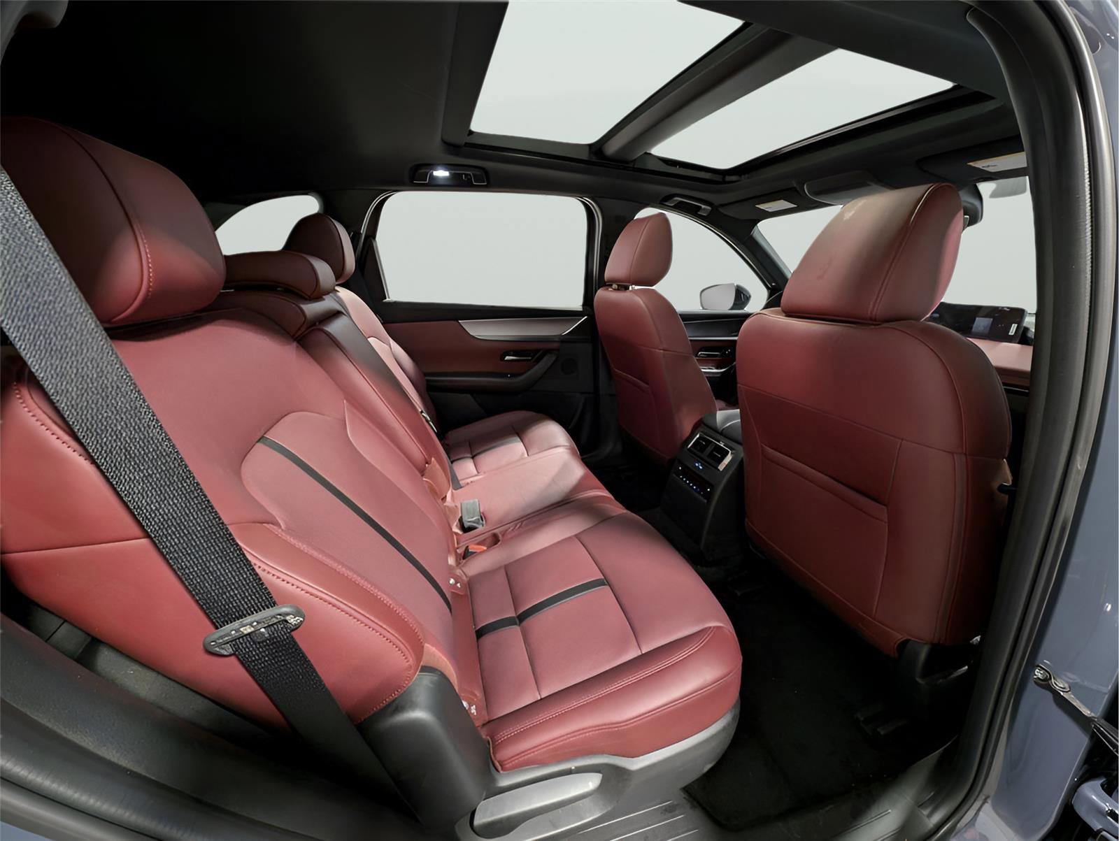 New 2025 MAZDA CX-70 Plug-In Hybrid w/ Premium Plus AWD/4WD image 16