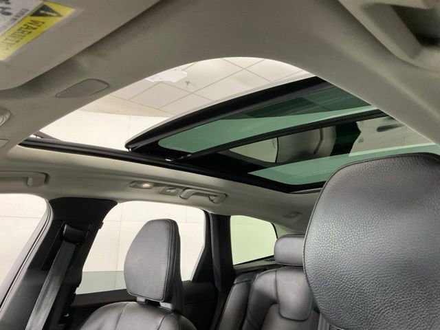 Certified 2025 Volvo XC60 B5 Plus image 26