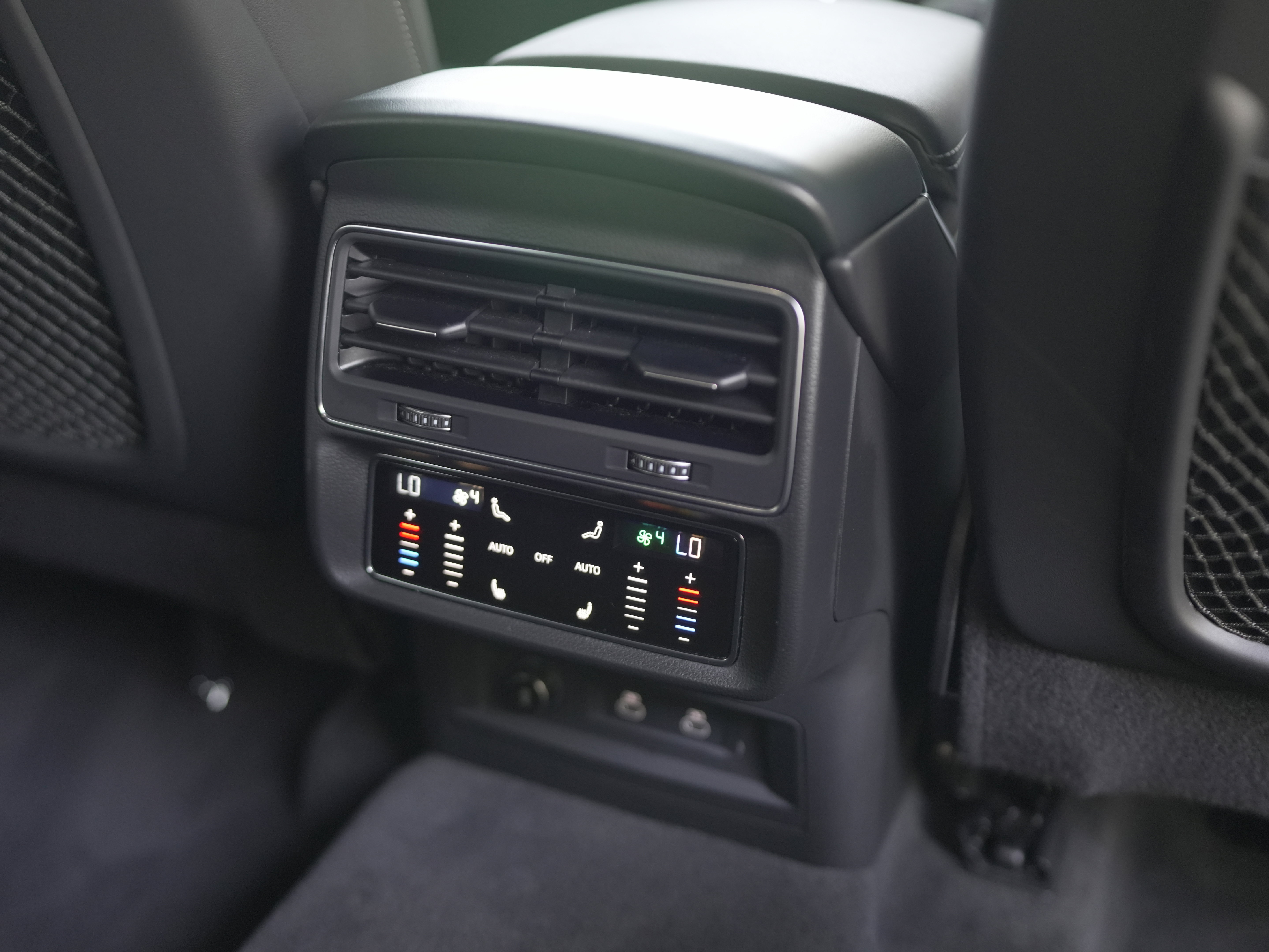 Used 2022 Audi Q8 Premium Plus w/ Premium Plus Package image 28