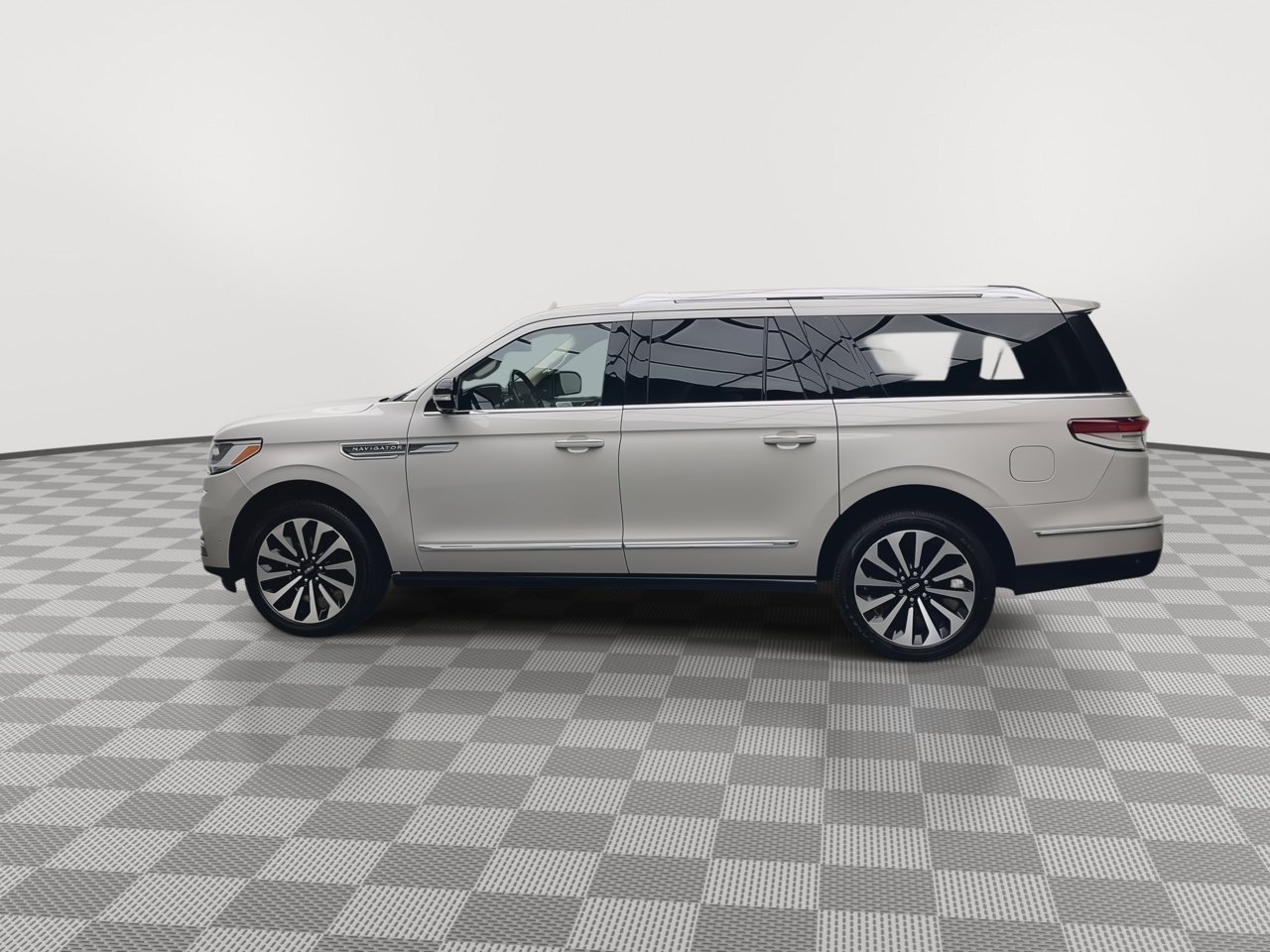 Used 2023 Lincoln Navigator L Reserve AWD/4WD image 41