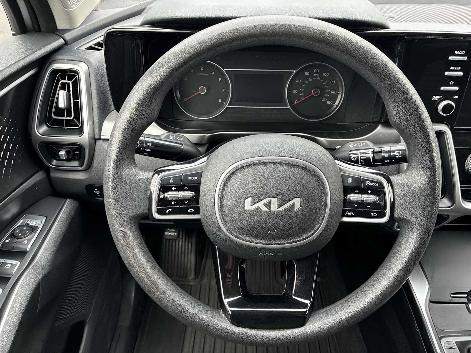 Used 2022 Kia Sorento LX AWD/4WD image 11