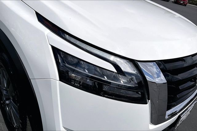 Certified 2024 Nissan Pathfinder SV FWD image 29