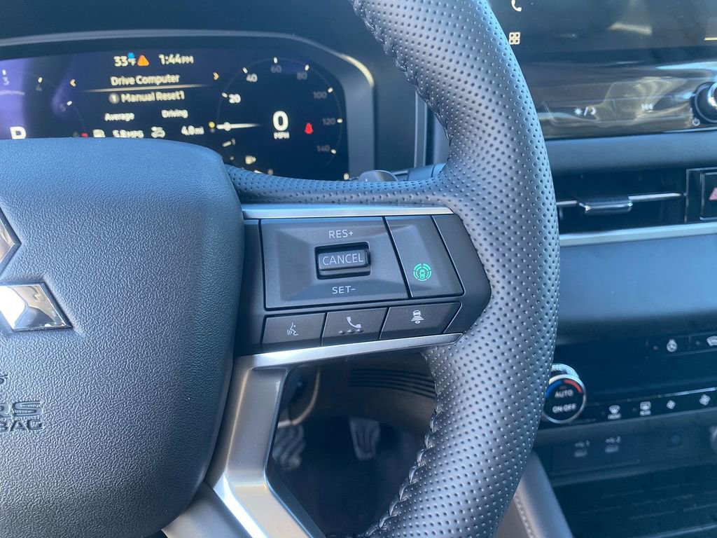 New 2026 Mitsubishi Outlander SE image 17