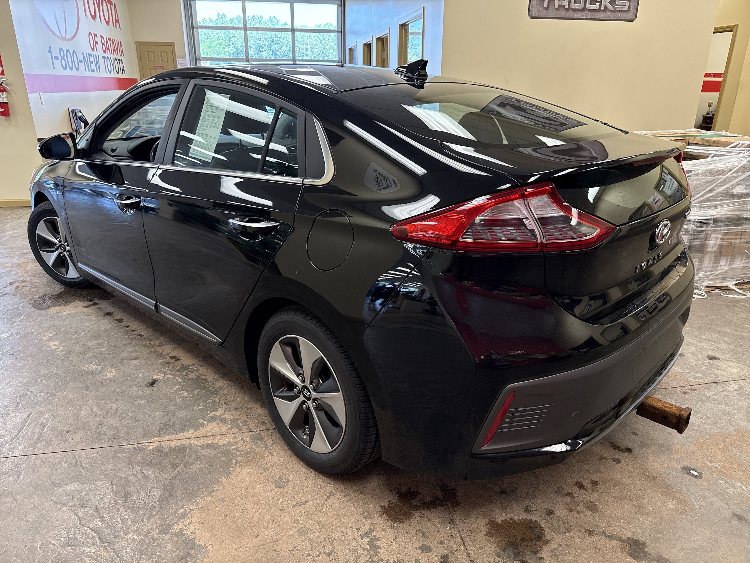Used 2019 Hyundai Ioniq Limited FWD image 11