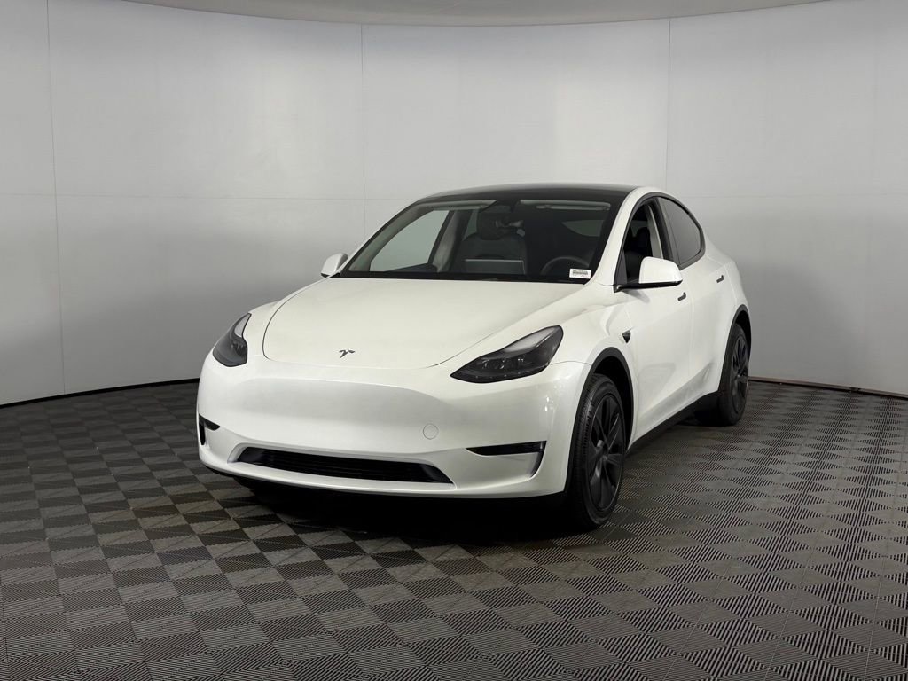 Used 2024 Tesla Model Y Long Range image 3