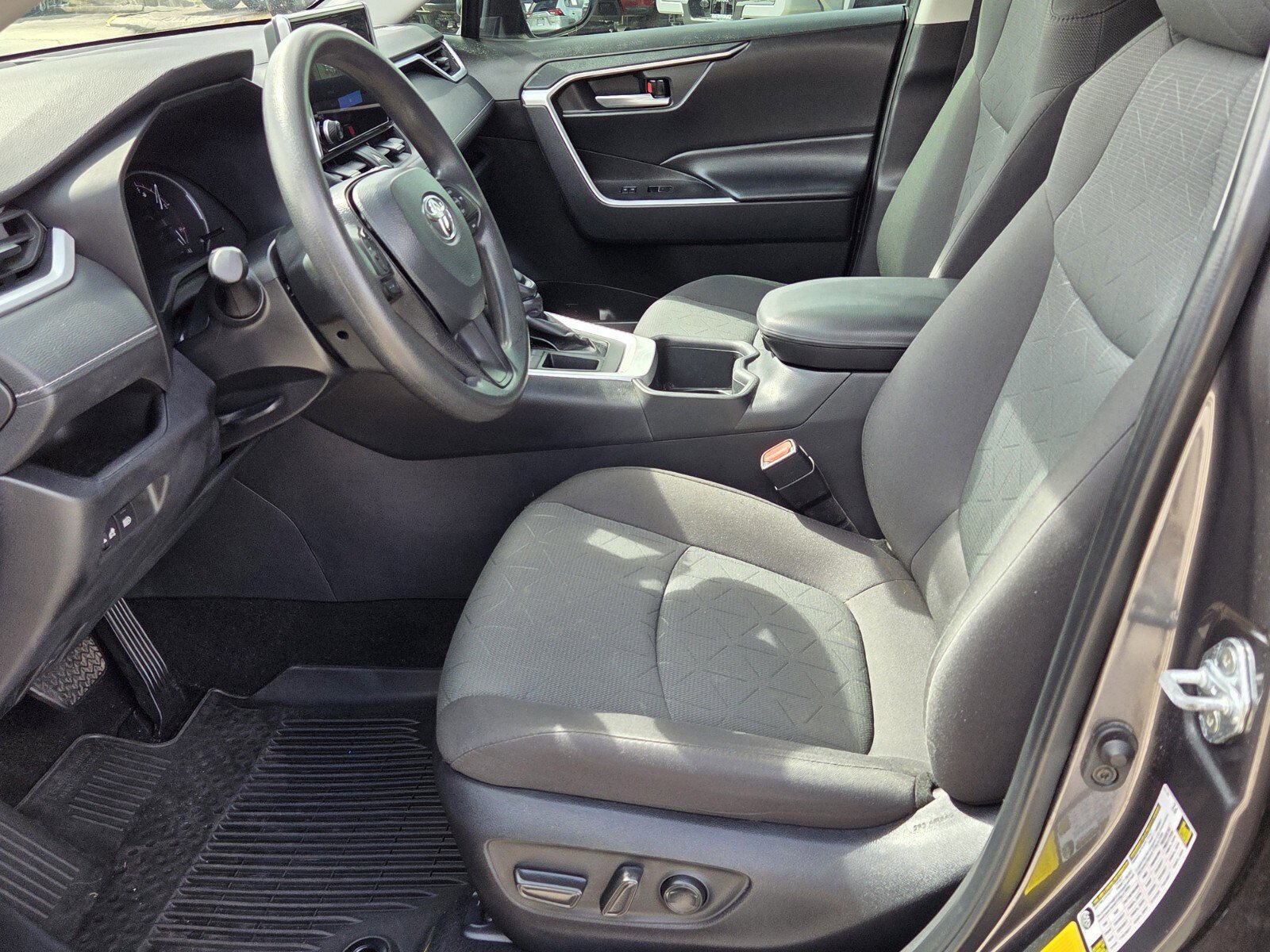 Used 2023 Toyota RAV4 XLE image 4