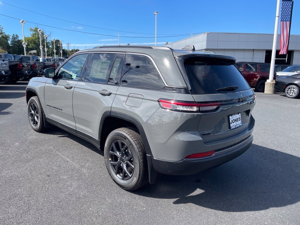 New 2027 Jeep Grand Cherokee Altitude AWD/4WD image 5