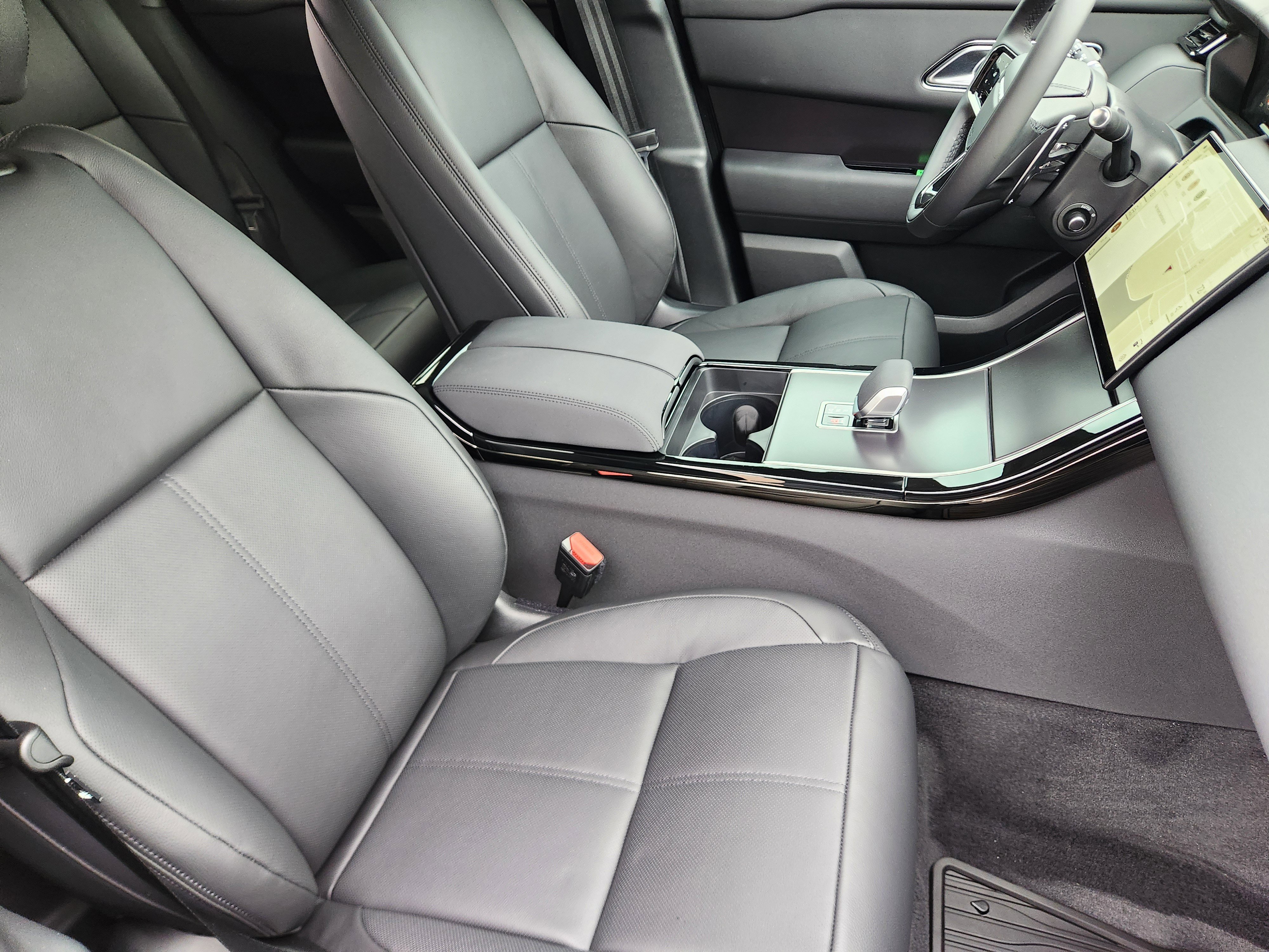 New 2026 Land Rover Range Rover Velar Dynamic SE image 14