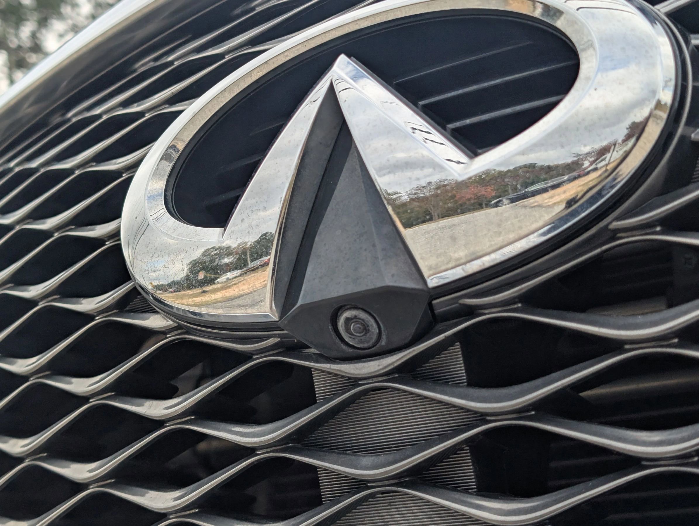 Used 2016 INFINITI QX80 Sport Utility 4D w/ Driver's Assistance Package image 3