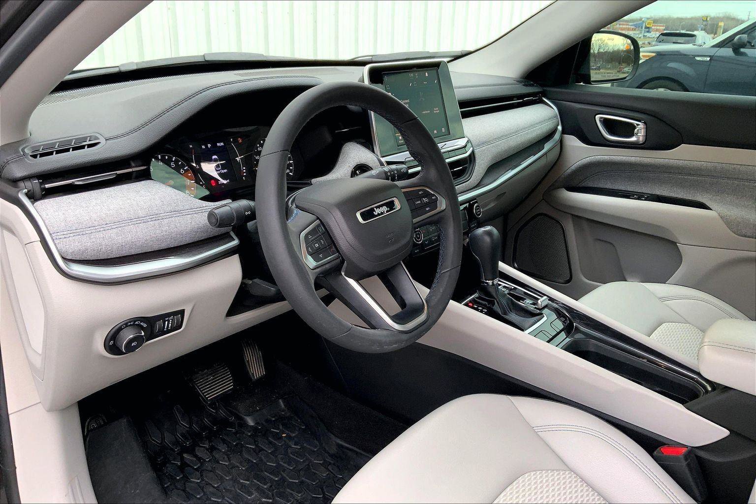 Used 2022 Jeep Compass Latitude image 13