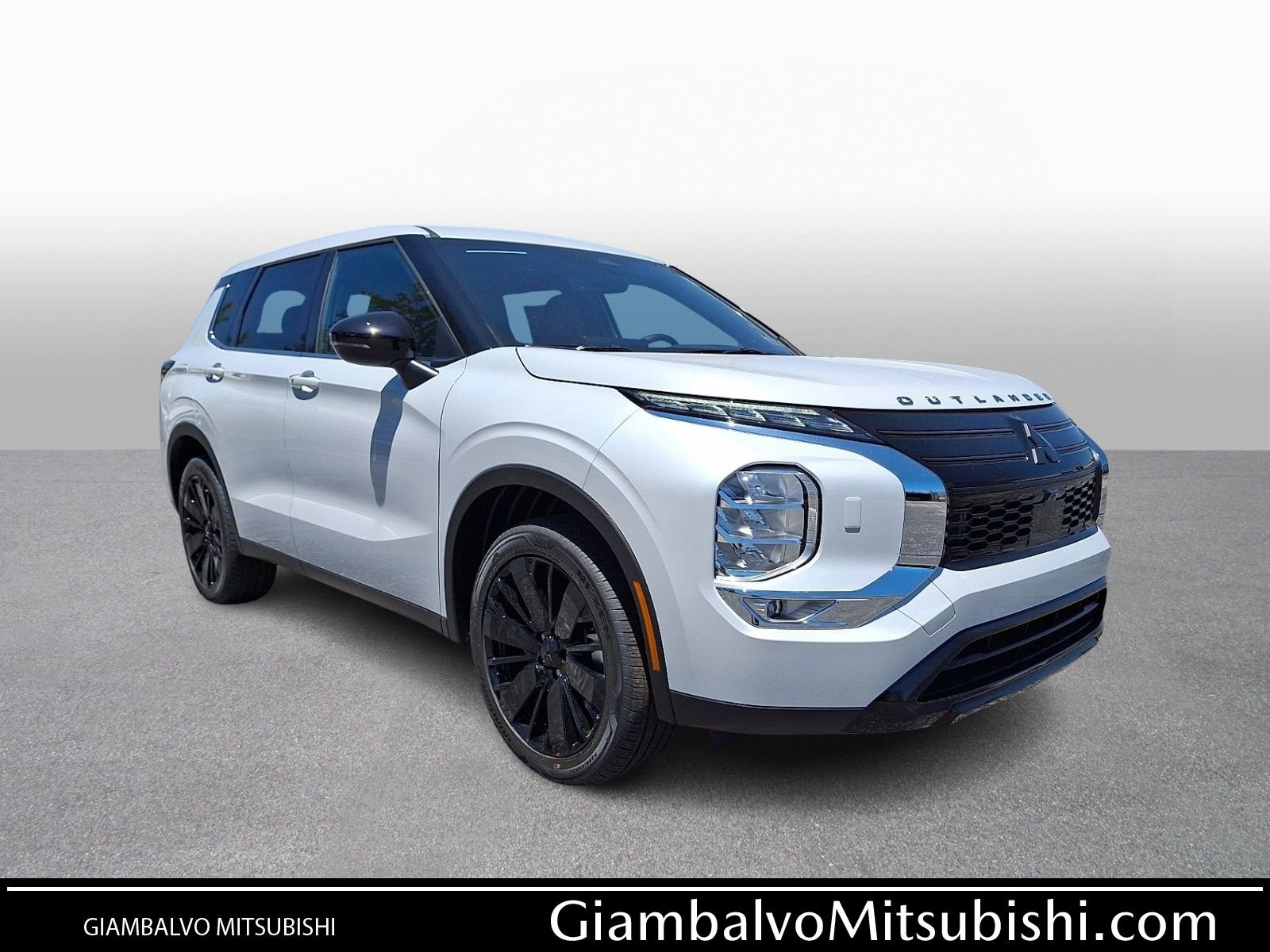 New 2026 Mitsubishi Outlander LE AWD/4WD image 1