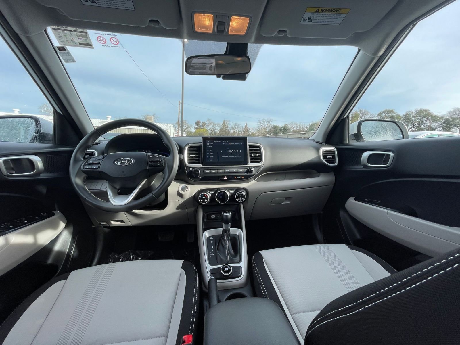 Used 2025 Hyundai Venue SEL image 33