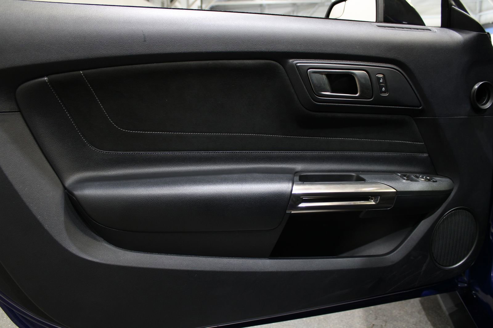 Used 2016 Ford Mustang Shelby GT350 w/ Technology Package image 16