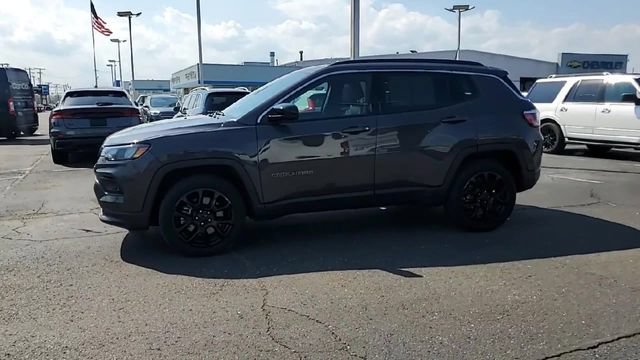 Used 2024 Jeep Compass Latitude AWD/4WD image 5