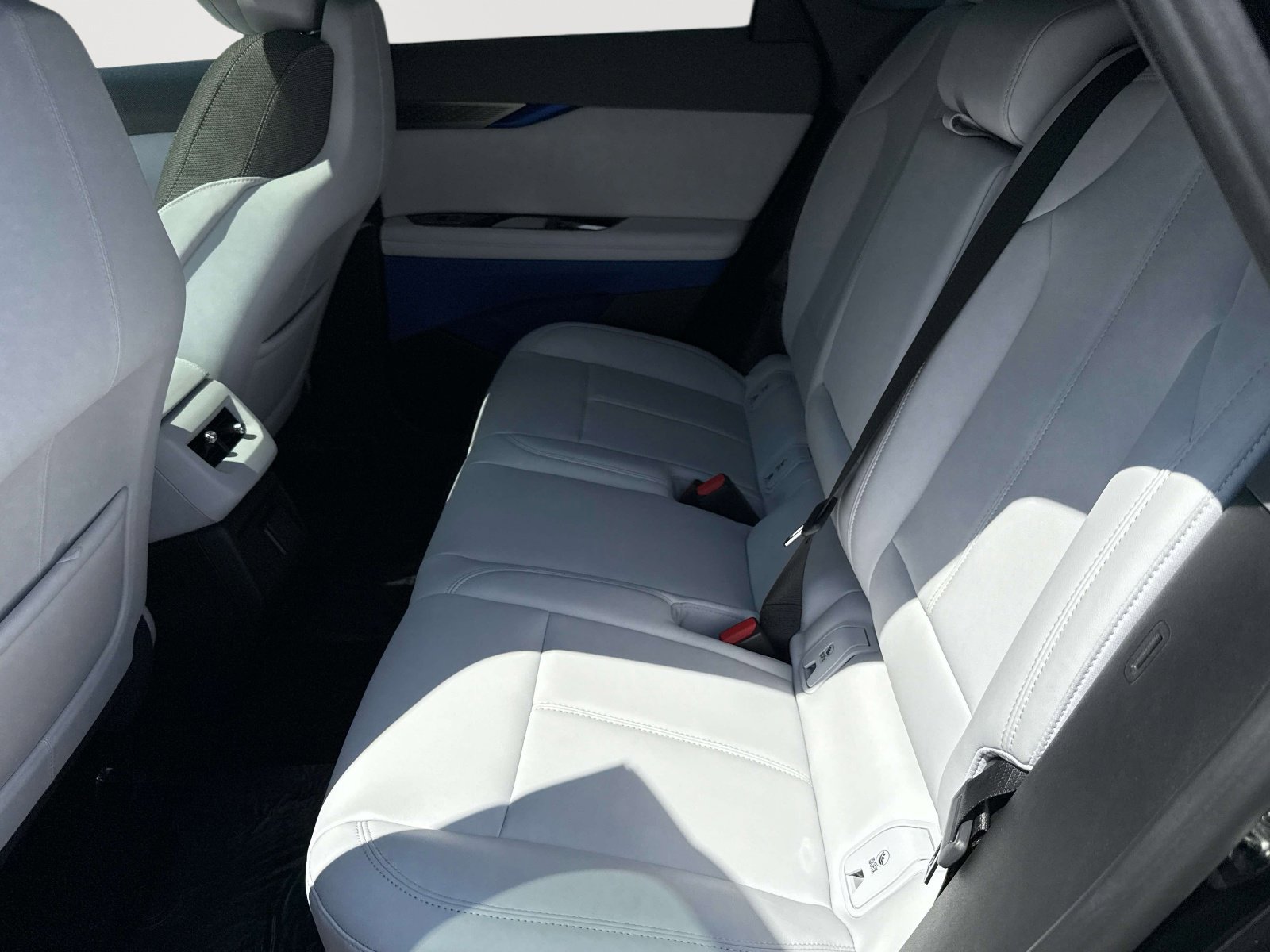 Used 2026 Cadillac Optiq Sport 1 w/ LPO, Floor Liner Package AWD/4WD image 33