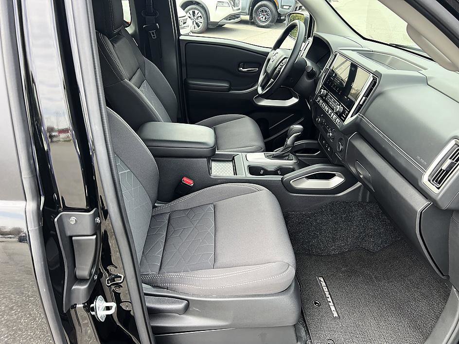 Certified 2025 Nissan Frontier SV image 18