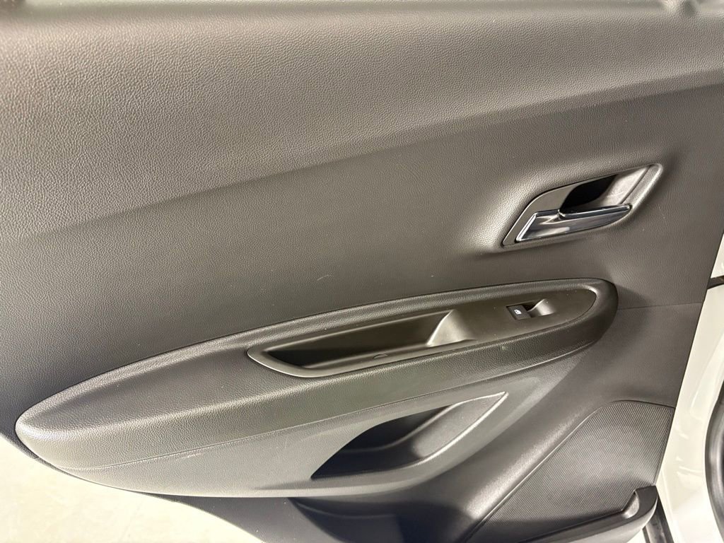 Used 2022 Chevrolet Trax LT w/ LT Convenience Package image 37