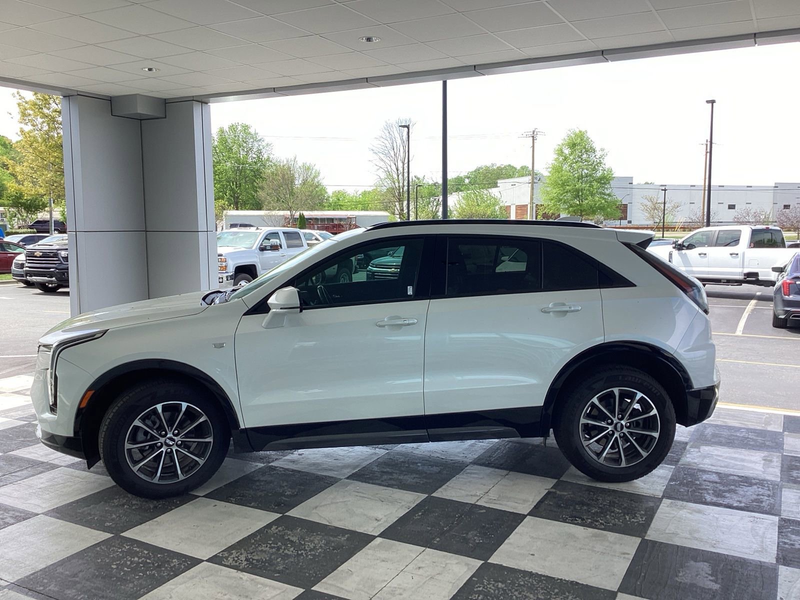 Used 2024 Cadillac XT4 Sport w/ Technology Package image 6