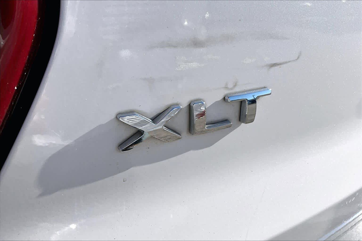 Used 2018 Ford Explorer XLT w/ Equipment Group 202A AWD/4WD image 10