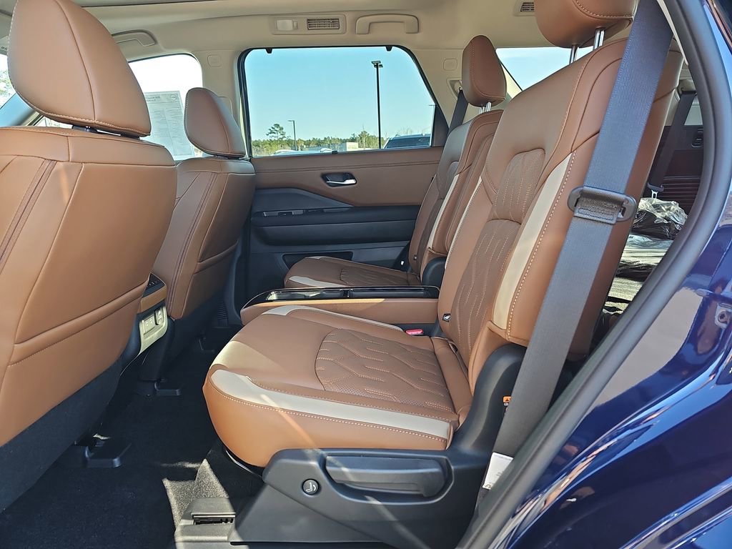 New 2026 Nissan Pathfinder Platinum image 18