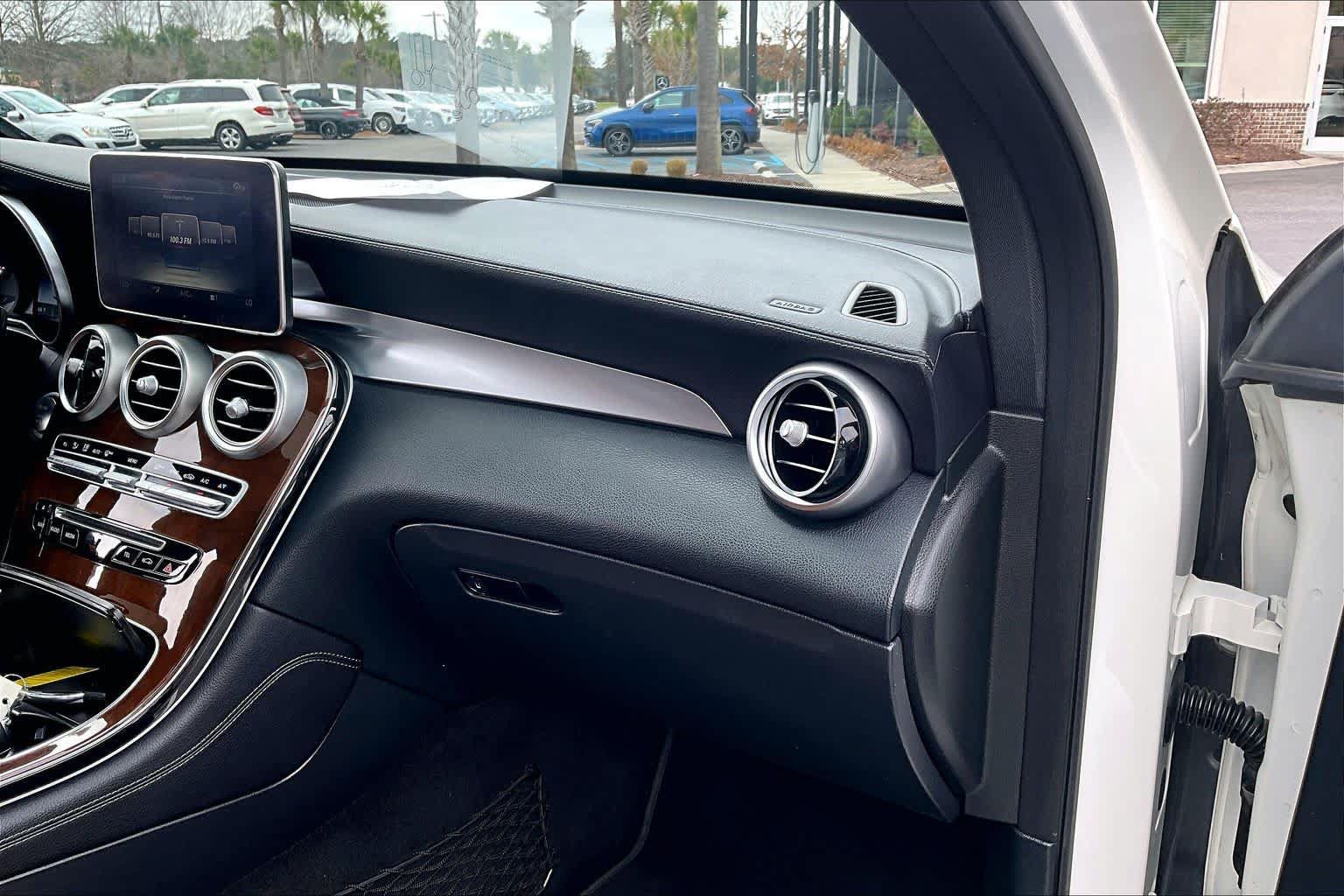 Used 2019 Mercedes-Benz GLC 300 4MATIC image 19
