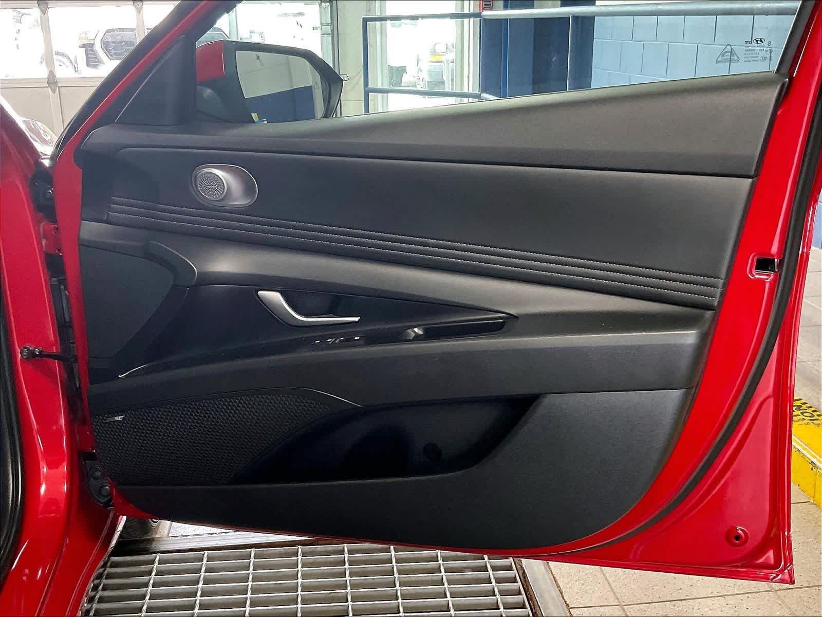 Certified 2023 Hyundai Elantra Limited FWD image 12