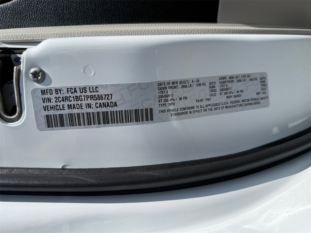 Certified 2023 Chrysler Pacifica Touring-L image 24