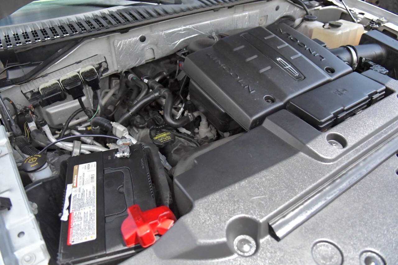 Used 2014 Lincoln Navigator Base 4x2 4dr SUV image 30