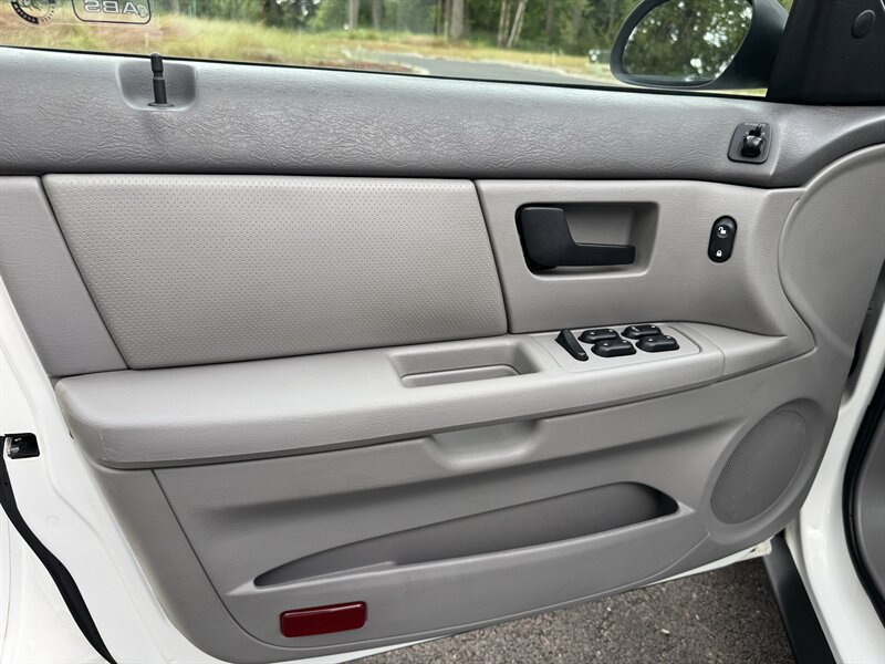 Used 2005 Ford Taurus SE FWD image 22