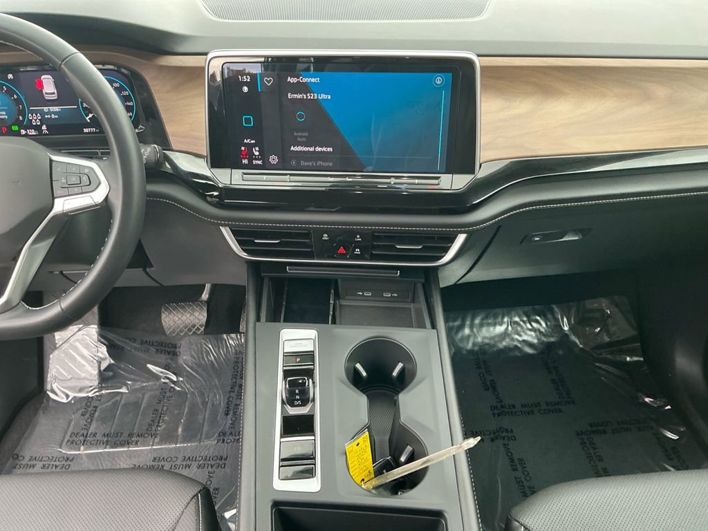 Used 2024 Volkswagen Atlas SE image 11