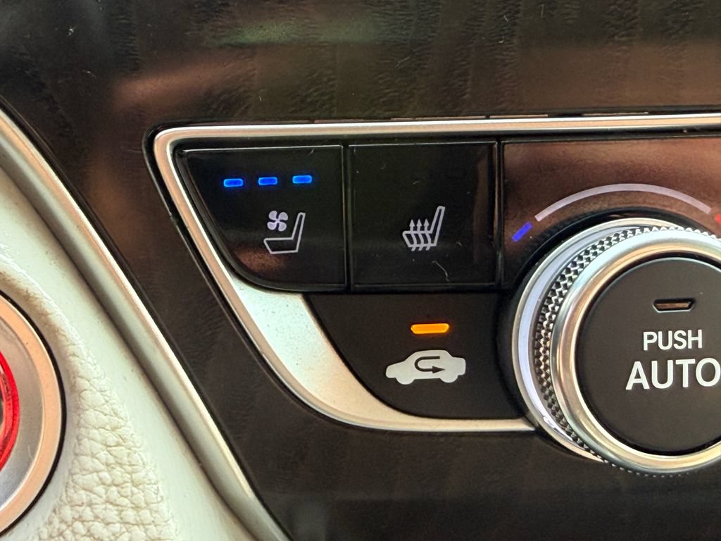 Used 2020 Honda Accord Touring image 25