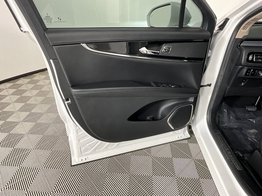 Used 2023 Lincoln Nautilus AWD image 15