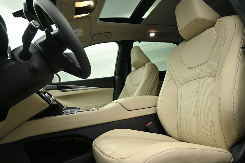 Used 2023 INFINITI QX60 Luxe w/ Vision Package AWD/4WD image 15