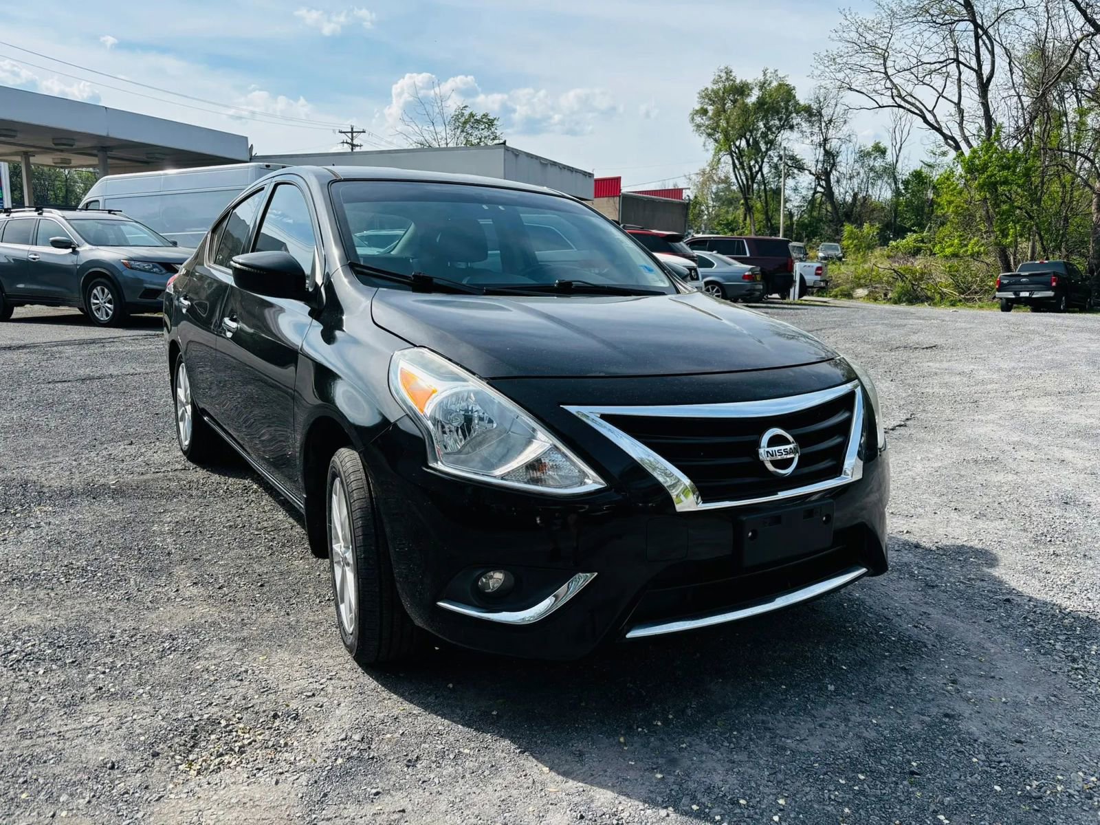 Used 2016 Nissan Versa SL FWD image 2